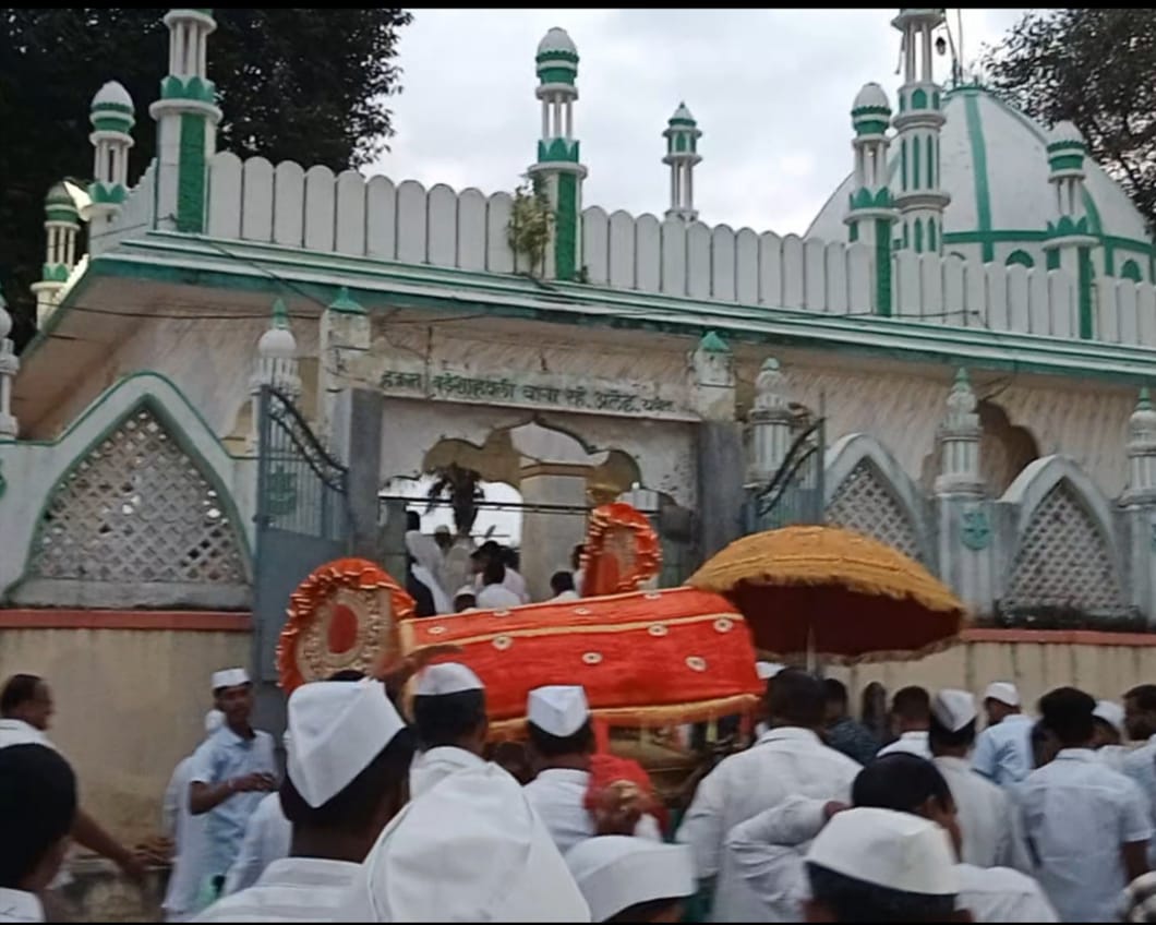 यवत गावातील सार्वजनिक धार्मिक परंपरेला, महामार्गावरील लोखंडी ब्रॅकेटचा अडथळा, नागरिकांकडून उड्डाण पुलाची मागणी