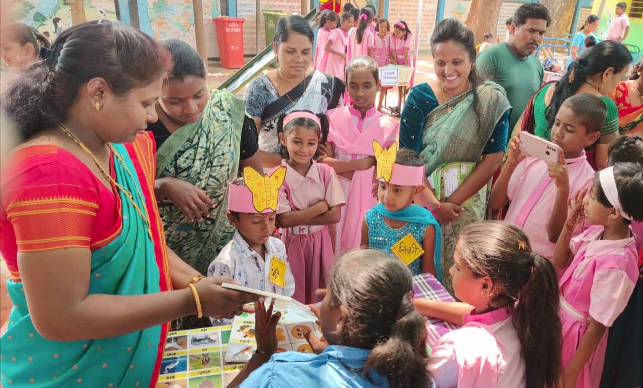 यवत स्टेशन जिल्हा परिषद प्राथमिक शाळेत, शाळापूर्व तयारी, विद्यार्थी मेळावा उत्साहात साजरा, सेल्फी पॉइंट ठरला आकर्षित,