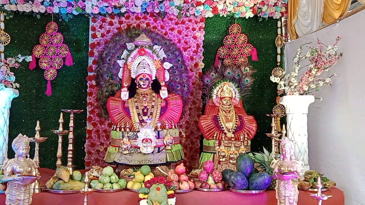 श्रावणी महिन्यातील श्री यल्लमा देवीचे पाणी कार्यक्रम यवत येथे मोठ्या उत्साहात साजरा. दिपा रंजिता नायक यांच्या निवासस्थानी. जिल्ह्यातील तृतीयपंथींचा जमला मेळा. 