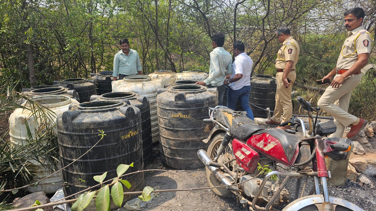 अखेर यवत पोलीस प्रशासनाने हातभट्टी दारू तयार करणाऱ्या अवैध आड्यावर छापा घालून. १ लाख ८२ हजार रुपये किंमतीचा मुद्देमाल जप्त.