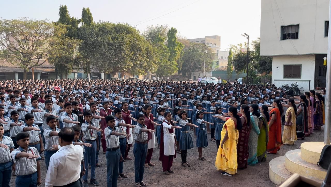 विद्यार्थ्यांनी मतदारांना जागृत करावे - नायब तहसिलदार पंकज नेवसे.,श्रीगोंद्यात मतदार जागृती अभियान३००० विद्यार्थ्यांना दिली जागृतीची शपथ.