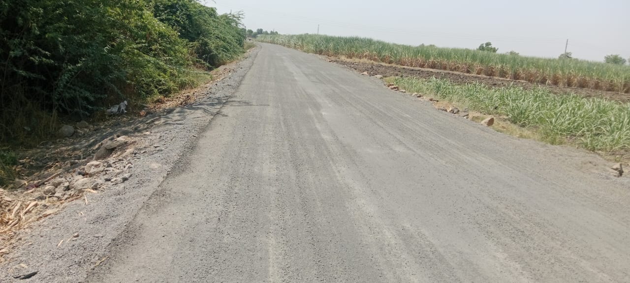तब्बल पंचवीस वर्षानंतर लिंपणगाव ते नागवडे कारखाना रेल्वे गेट नजीक रस्त्याने घेतला मोकळा श्वास 
