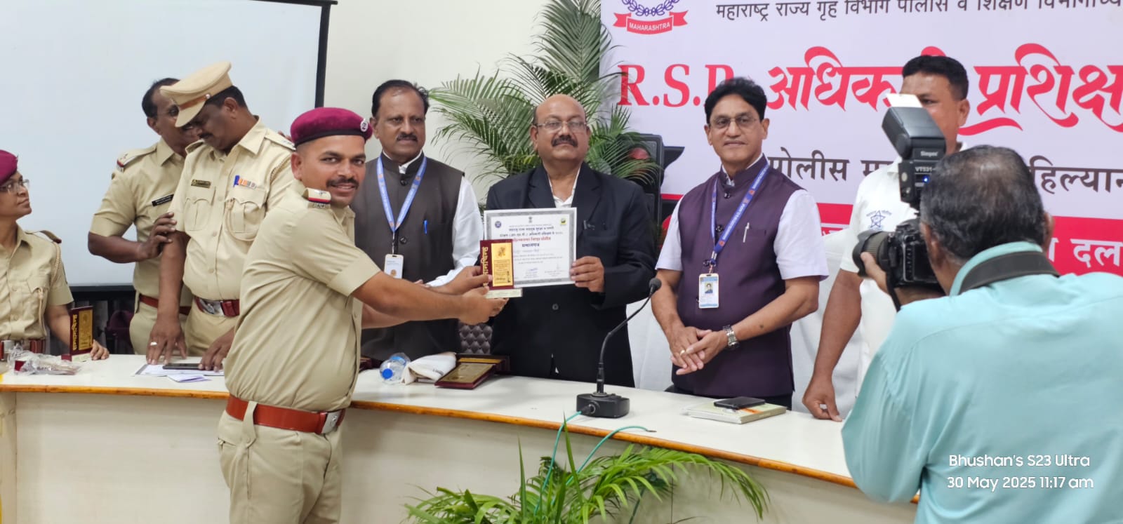 हरिश्चंद्र शिंदे यांचे आर एस पी अधिकारी पदाचे प्रशिक्षण पूर्ण.