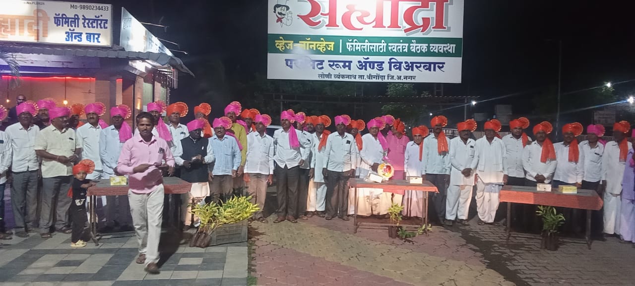 वसुंधरा बचाव अभियानचा स्तुत्य उपक्रम* लोणी व्यंकनाथ येथे मान्यवरांचा वृक्ष भेट देऊन सन्मान.  , सामाजिक एकतेचा संदेश देणारा अद्वितीय उपक्रम