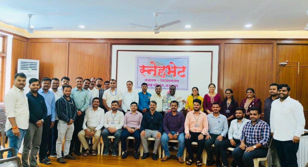 करमाळा तालुक्यातील अधिकारी यांचा मुंबई मध्ये स्नेहभेट कार्यक्रम होणे कौतुकास्पद उपक्रम- अजय साखरे