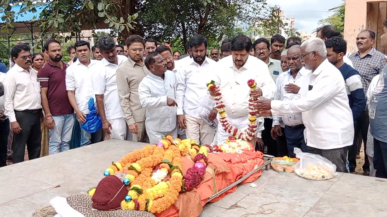 पुज्य भन्ते तिस्सावरो (हरिश्चन्द्र निवृत्ती पानसरे यांचे हृदय विकाराच्या झटक्याने दिल्ली येथे निधन. दिल्लीहून विमान प्रवास. आठवले यांच्या उपस्थितीत पाटस येथे अंत्यविधी.
