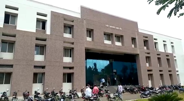 दौंड महसूल प्रशासनाने तालुका लोकशाही दिनाचे केले आयोजन. नागरीकांच्या अडी अडचणी तत्काळ सोडवण्याचे आश्वासन तहसीलदार अरुण शेलार.
